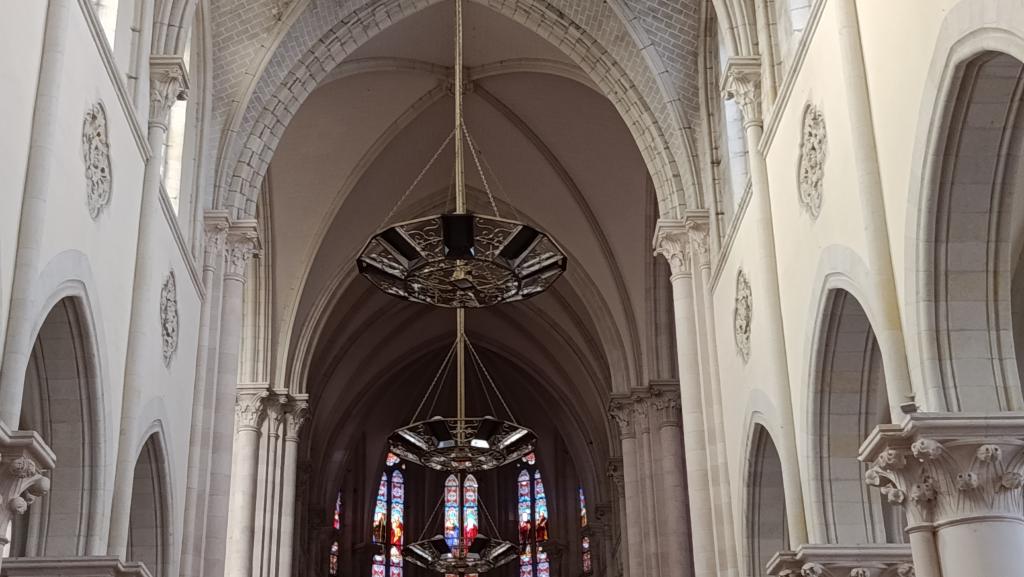Église Saint-Rémi de Château-Gontier - Photo 17