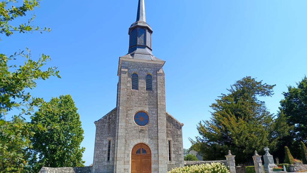 Église Saint-Pierre de Trédaniel - Photo 2