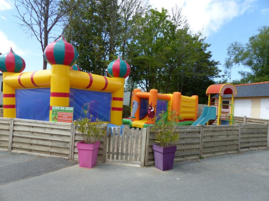 CAMPING LA ROCHE PERCEE