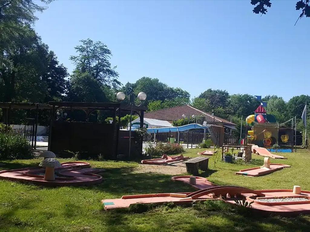 Camping Les Chalets sur La Dordogne